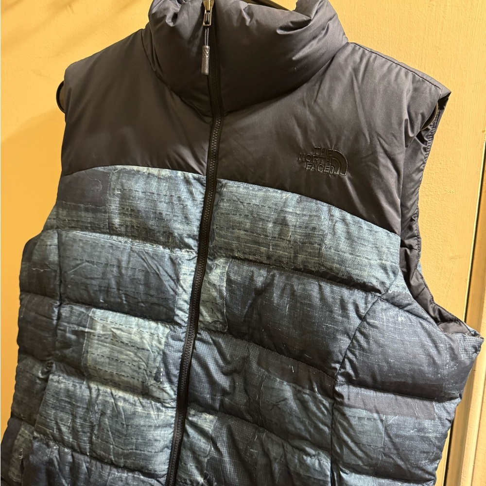Northface vest like-new wear once in great condition!!